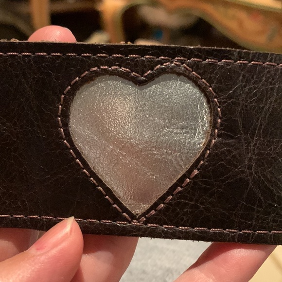 Leather white or silver heart bracelet made in New York - Picture 3 of 5